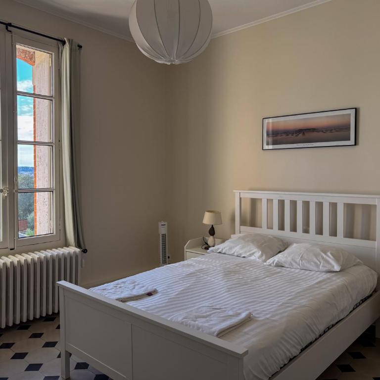 Grande Maison avec piscine, parking et wifi - Villa - 80