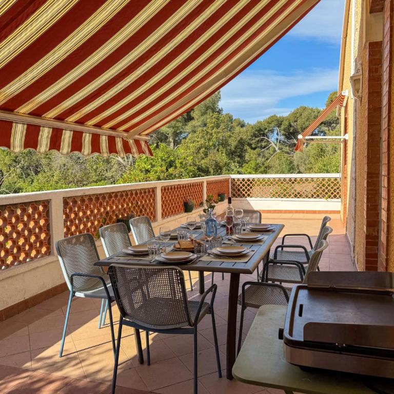 Grande Maison avec piscine, parking et wifi - Villa - 4