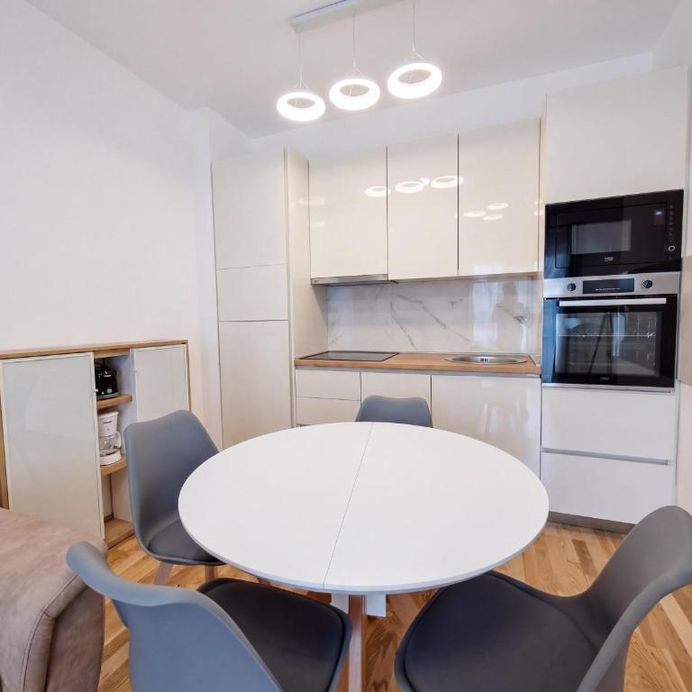 Twins Apartment - One-Bedroom Apartment - 1