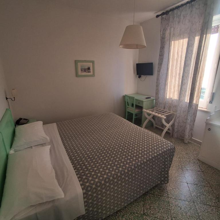 Hotel Dania - Budget Double Room - 1