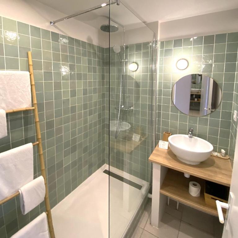 Hôtel Bellevue Cap d'Agde - Double room with panoramic sea view terrace 3rd floor (King-size bed or Twins) - 7