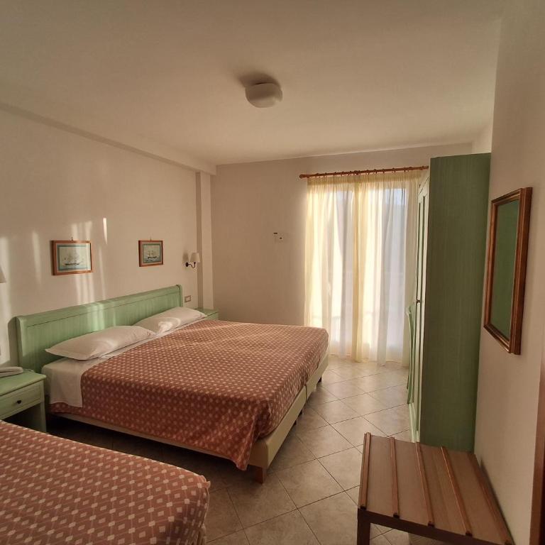 Hotel Dania - Triple Room with Balcony - 2
