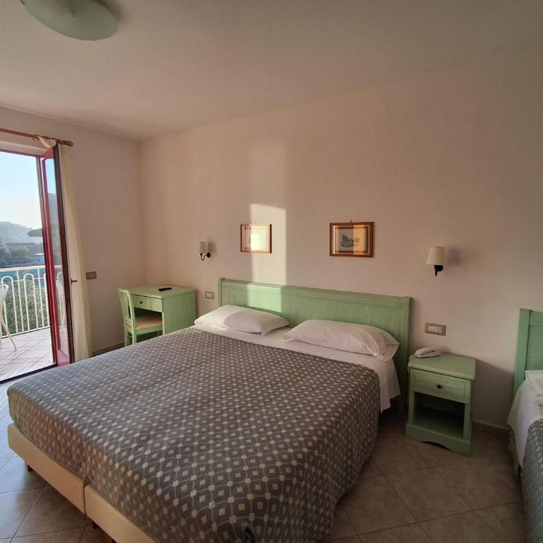 Hotel Dania - Triple Room with Balcony - 4
