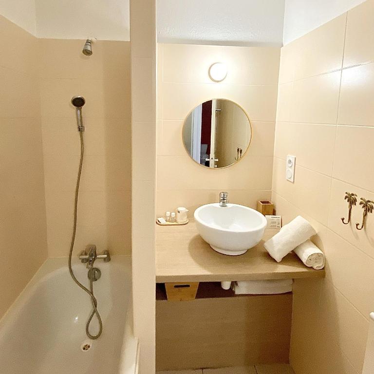 Hôtel Bellevue Cap d'Agde - Double room with sea view terrace 2nd floor (King-size bed or Twins) - 2