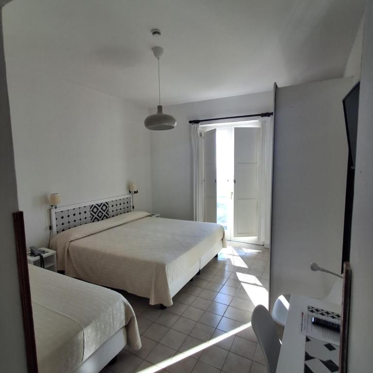Hotel Dania - Standard Triple Room - 1