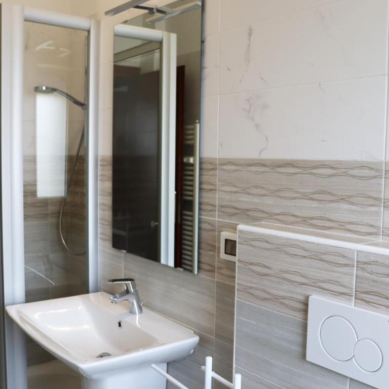 Bolo Apartment - 6 people, 2 bedrooms, near the train station - Apartamento de 2 dormitorios - 26