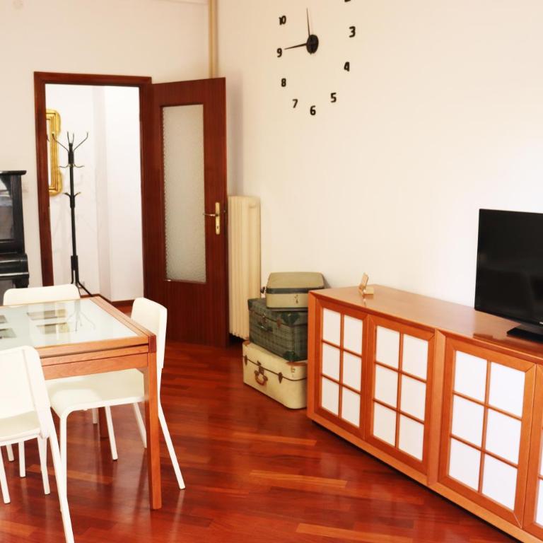 Bolo Apartment - 6 people, 2 bedrooms, near the train station - Apartamento de 2 dormitorios - 10