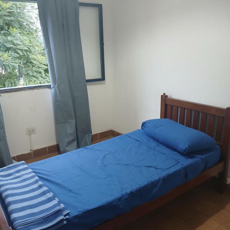 Amplio departamento de 3 habitaciones con cochera, balcón y wifi ,comodo y equipado en zona sur de Salta - Apartamento de 3 dormitorios - 6