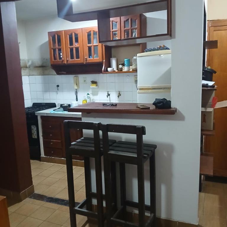 Amplio departamento de 3 habitaciones con cochera, balcón y wifi ,comodo y equipado en zona sur de Salta - Apartamento de 3 dormitorios - 10