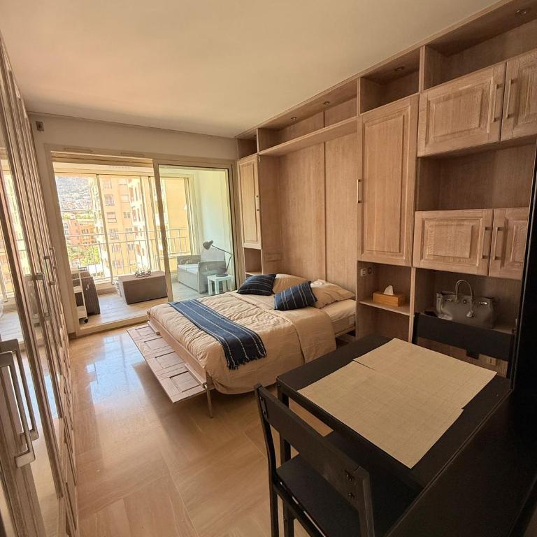 Luxury Retreat in Monaco with Rare Private Parking, Pool, AC and Wifi - Appartement 1 Chambre - 20