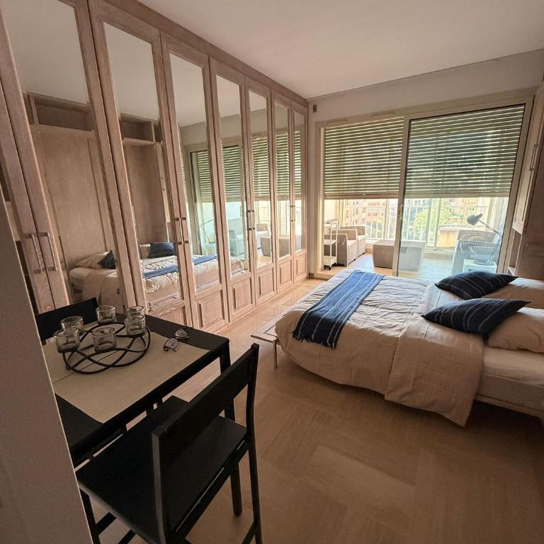 Luxury Retreat in Monaco with Rare Private Parking, Pool, AC and Wifi - Appartement 1 Chambre - 1