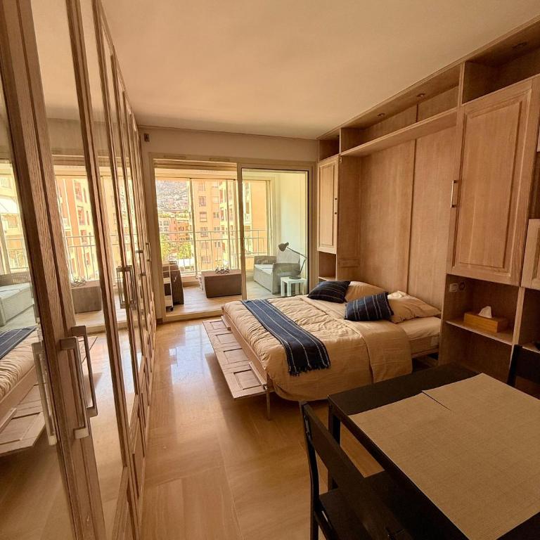Luxury Retreat in Monaco with Rare Private Parking, Pool, AC and Wifi - Appartement 1 Chambre - 22