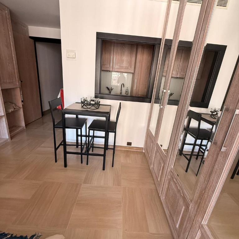 Luxury Retreat in Monaco with Rare Private Parking, Pool, AC and Wifi - Appartement 1 Chambre - 27