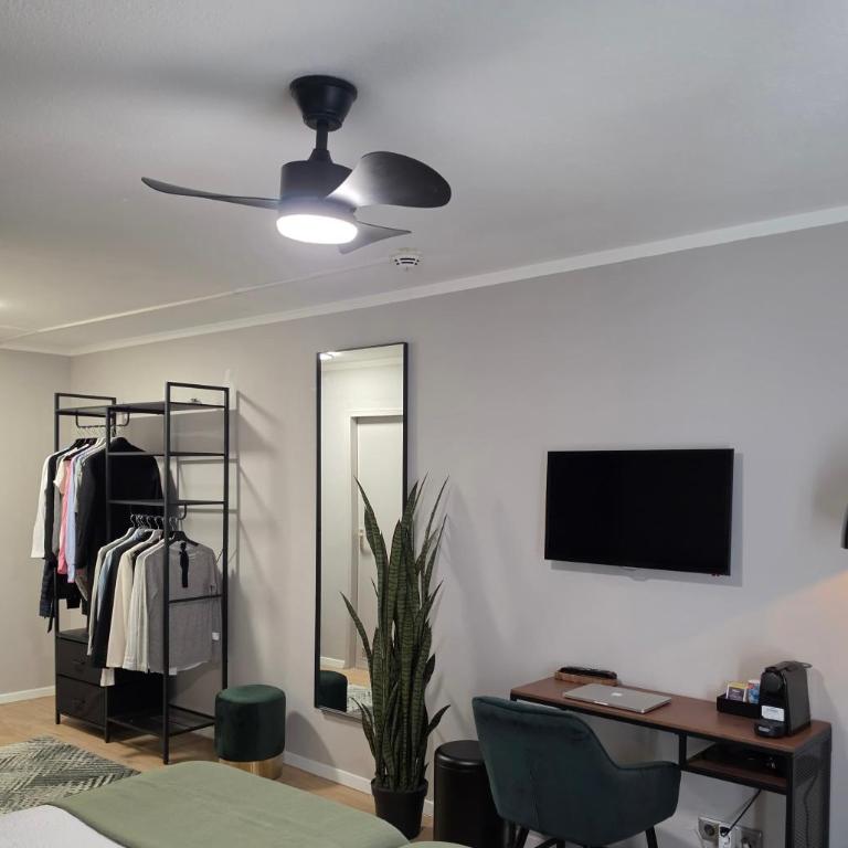 Modernes Privatzimmer im Hotelgebäude - Eigenes Bad - 5 min zum Hauptbahnhof - Double or Twin Room with Private Bathroom - 8