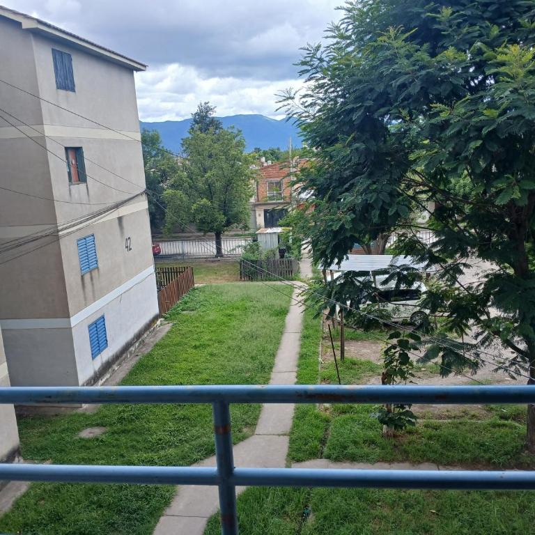 Amplio departamento de 3 habitaciones con cochera, balcón y wifi ,comodo y equipado en zona sur de Salta - Apartamento de 3 dormitorios - 11