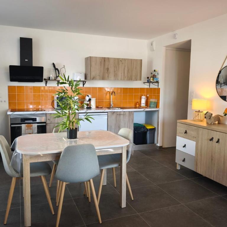 T2 apartment with terrace - Apartamento - 12