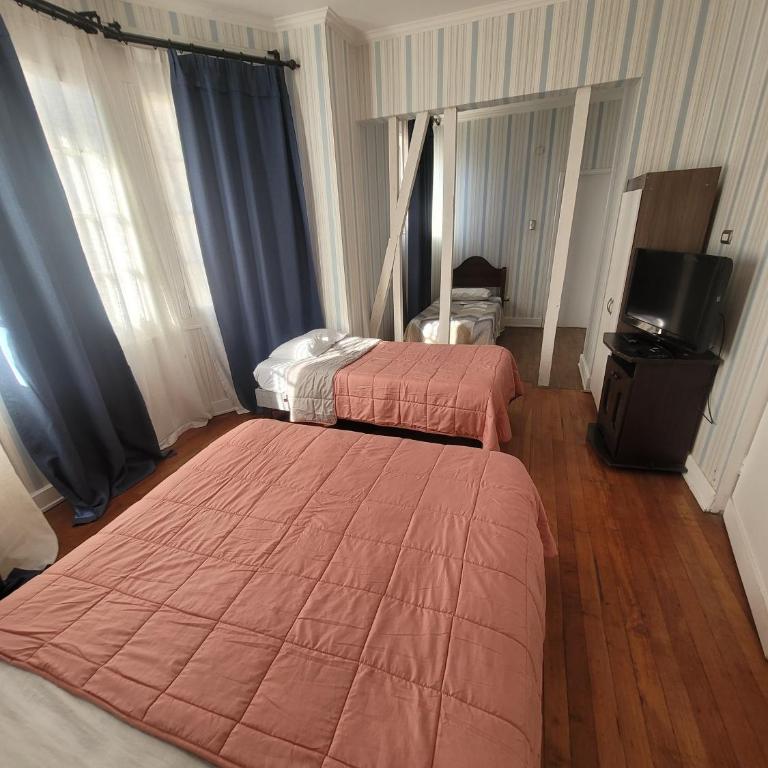 Hotel Traslaviña - Habitación Cuádruple con baño privado - 4