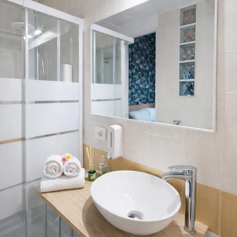 Easy Stay Rooms - Casa Dolce Casa - Appartamento con 1 Camera da Letto - 1