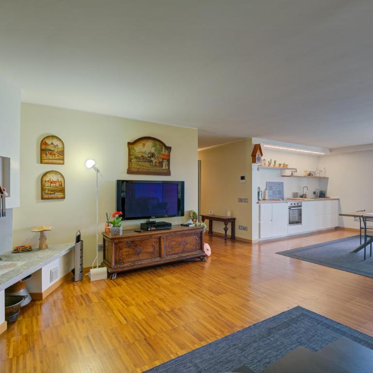 La BuCa - Como - Elegant apartment, 150 sq m - Private covered parking - Private terrace - Just 1500 mt from downtown - Appartamento con 2 Camere da Letto e Terrazza - 10