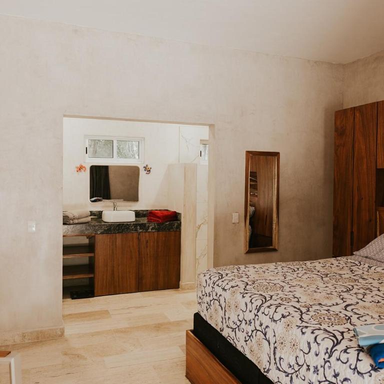 Jungle Retreat with Master Suites - Villa - 14