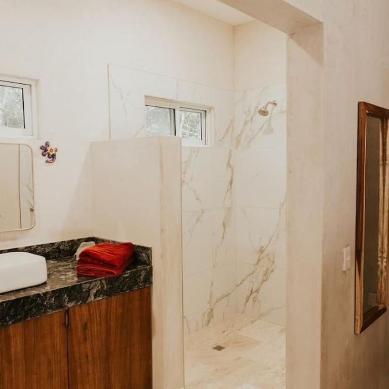 Jungle Retreat with Master Suites - Villa - 19