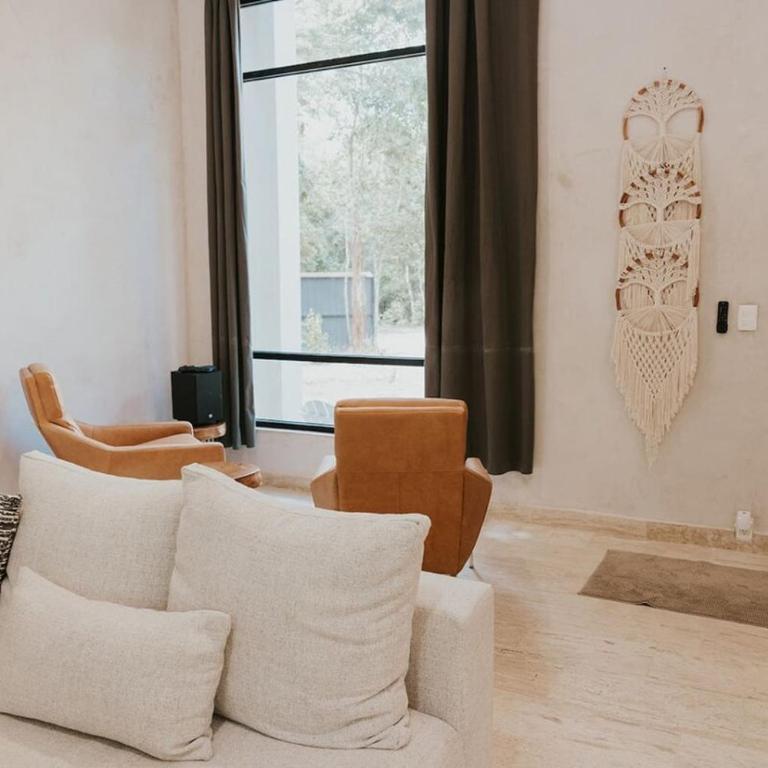 Jungle Retreat with Master Suites - Villa - 27