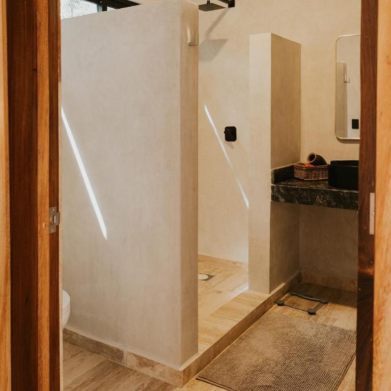 Jungle Retreat with Master Suites - Villa - 43