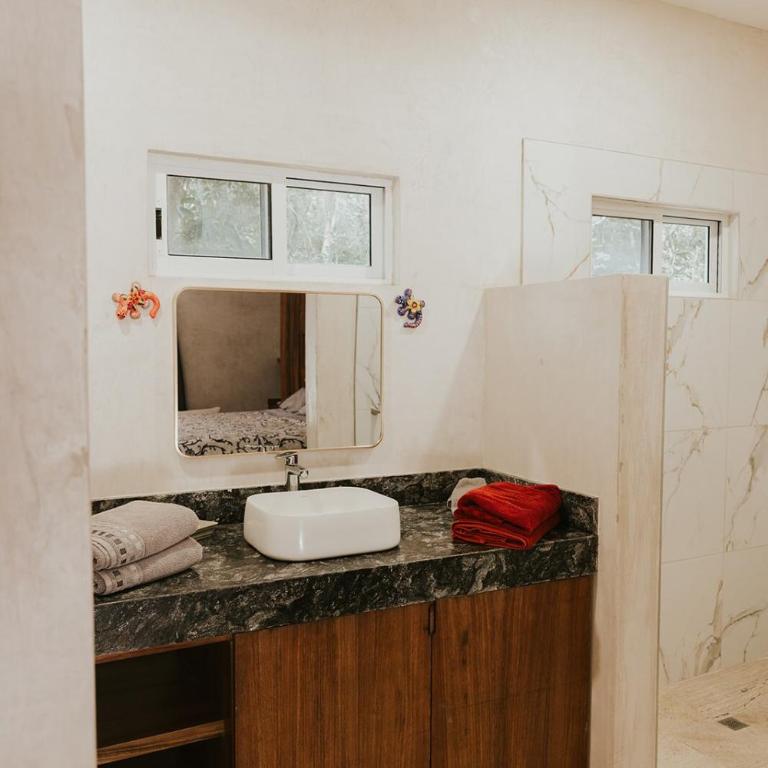 Jungle Retreat with Master Suites - Villa - 46