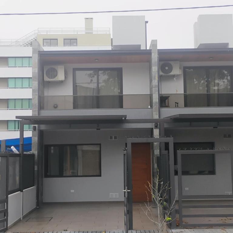 Duplex ubicación centro cama dos plazas y cama marinera, cochera y pileta - Apartamento de 1 dormitorio - 11