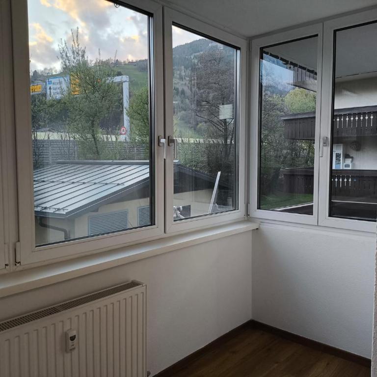 Sam - One-Bedroom Apartment - 2