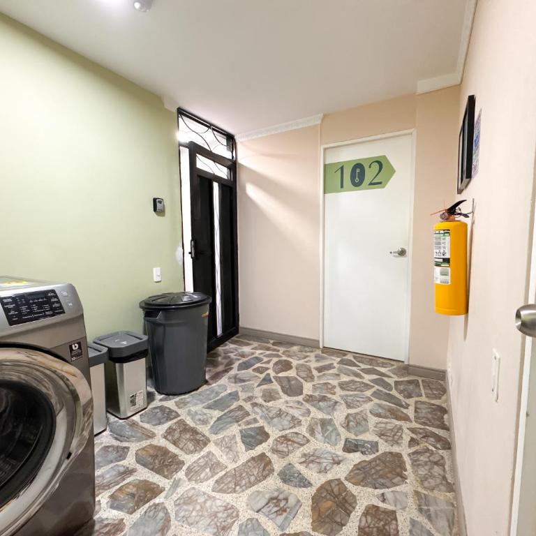 Apartamento a minutos de Provenza en Medellín - M201 By Roots Rentals - Apartamento de 1 dormitorio - 11