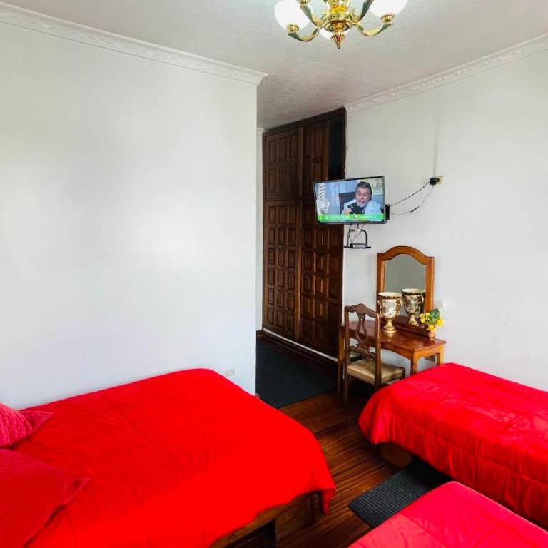 Hotel Internacional Plaza Del Teatro - Family Room with Private Bathroom - 2