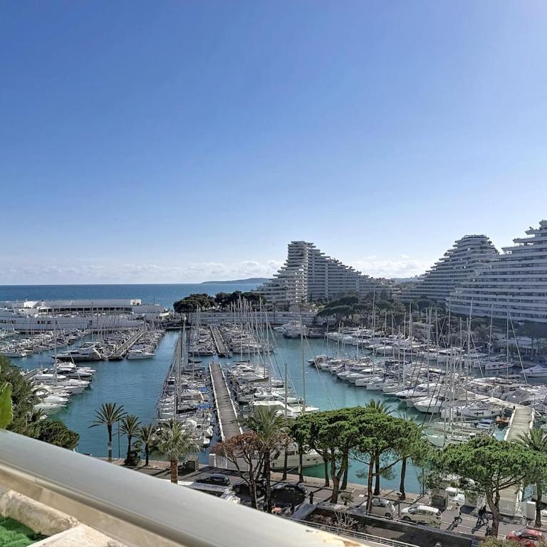 Marina Beach 6 people,Private Parking Amazing Sea view WIFI 7th floor, AC - One-Bedroom Apartment - 13