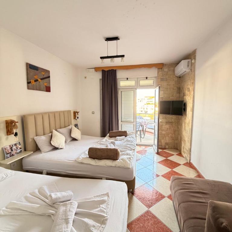 Wiena Apartments - Double or Twin Room with Balcony - 5