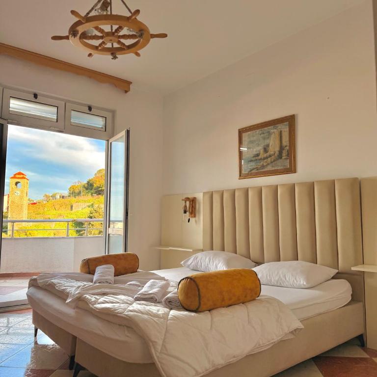 Wiena Apartments - Triple Room with City View - 5