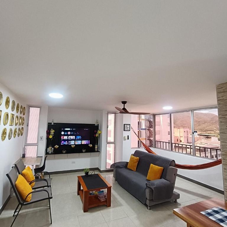 El Rodadero Beautiful Apartment 50 meters from the beach come rest or work - Two-Bedroom Apartment - 45