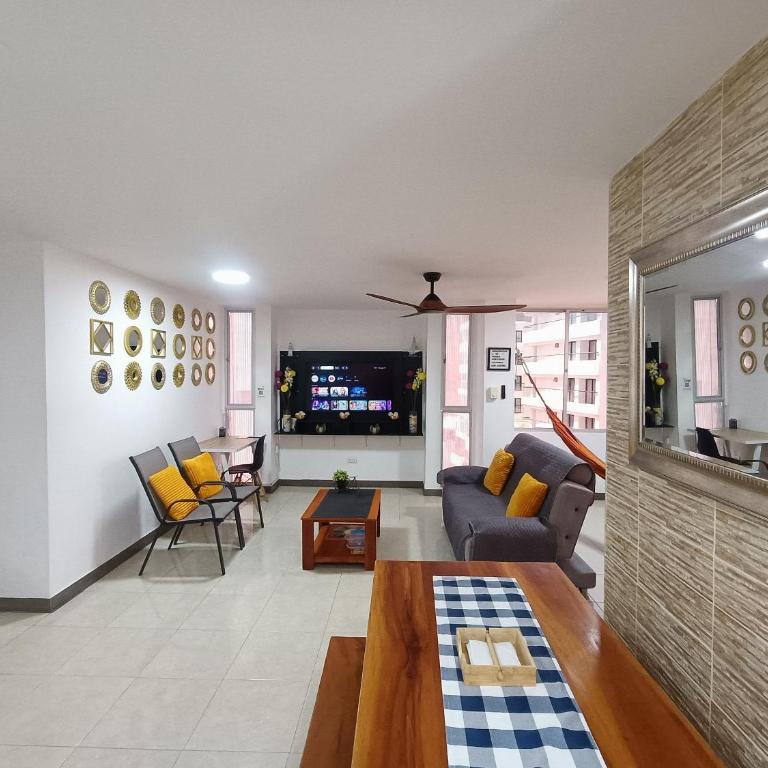 El Rodadero Beautiful Apartment 50 meters from the beach come rest or work - Two-Bedroom Apartment - 46