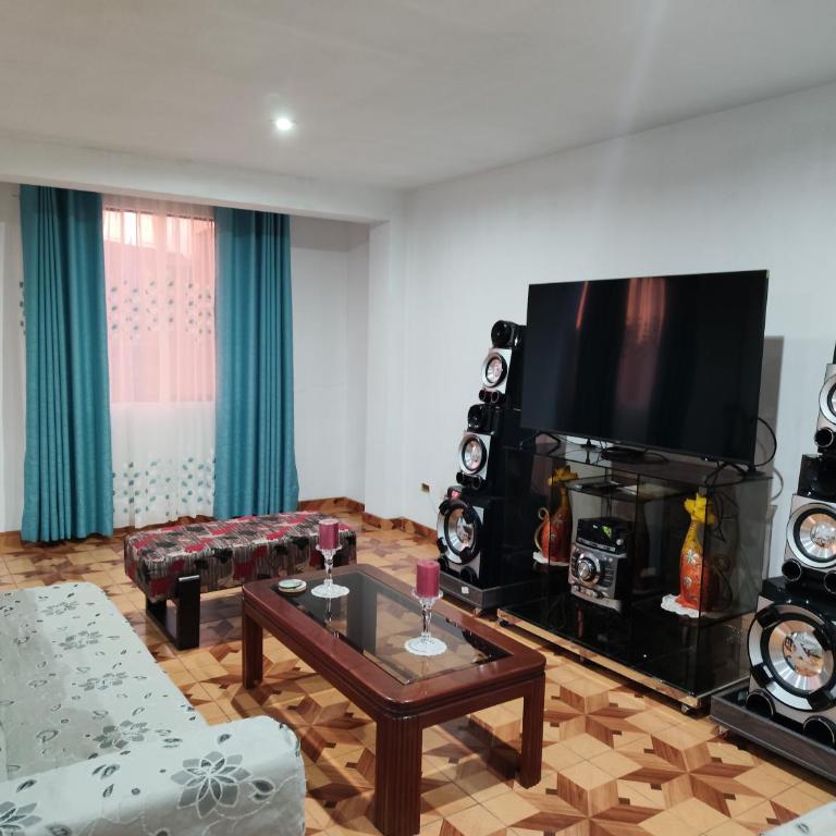 Mini departamento, TV y WIFI cerca a Barranco - Habitación Doble con baño privado - 2