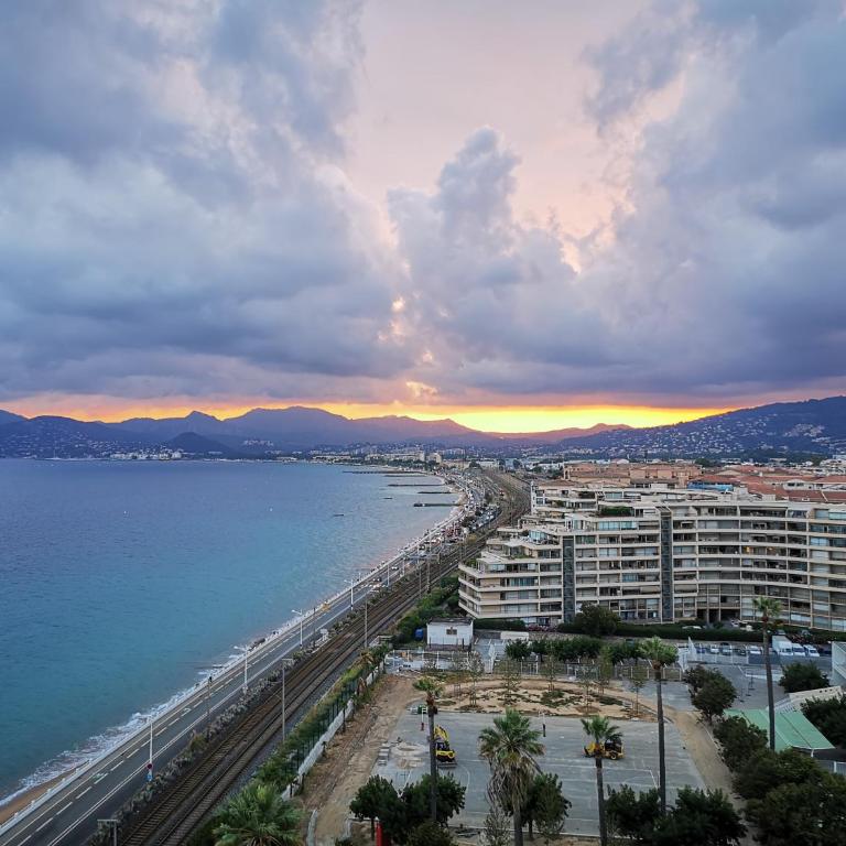 Luxury 3BR Apartment with Panoramic View, Terrace & 3 Bathrooms Cannes festival - Appartement - 11