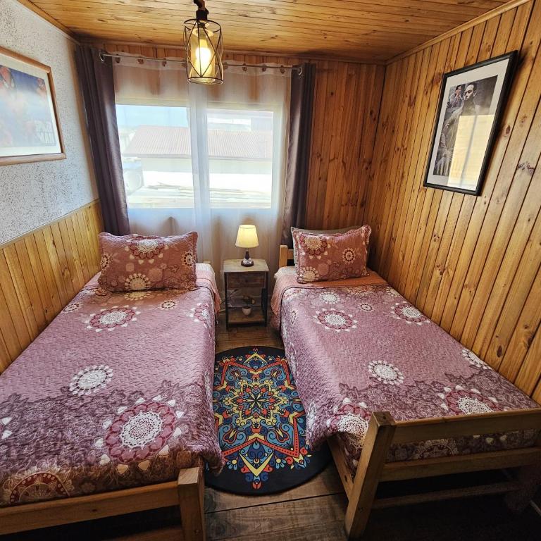 Hostal Sol y Luna - Descanso a 10 min del aeropuerto & Desayuno Incluido - Family Room with Shared Bathroom - 3
