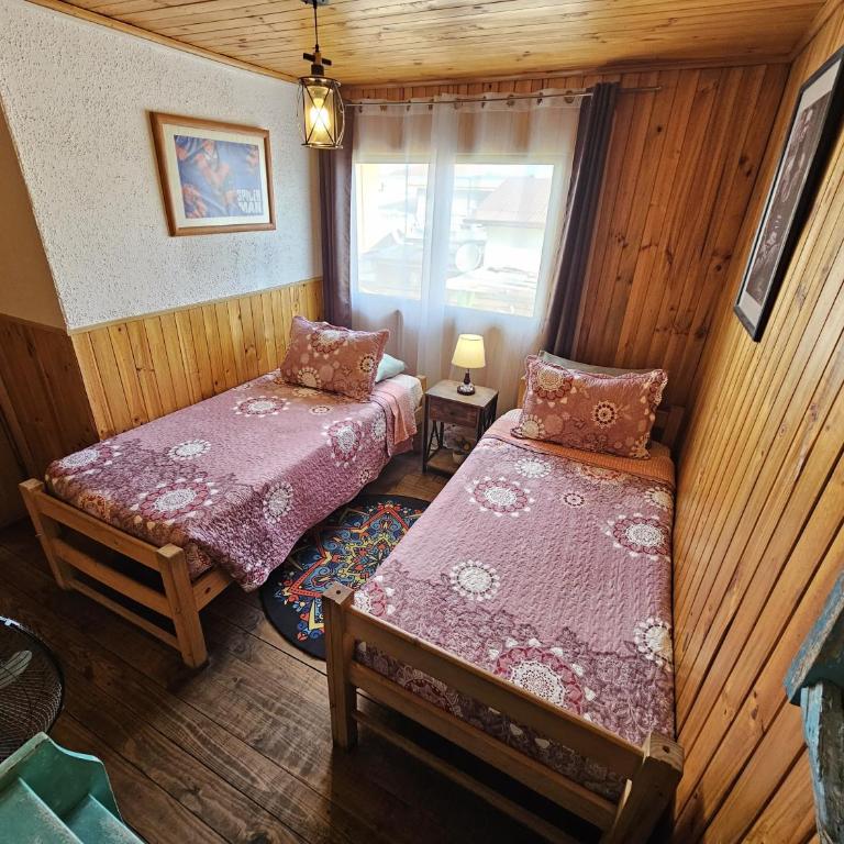 Hostal Sol y Luna - Descanso a 10 min del aeropuerto & Desayuno Incluido - Family Room with Shared Bathroom - 4