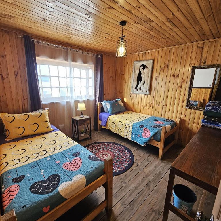 Hostal Sol y Luna - Descanso a 10 min del aeropuerto & Desayuno Incluido - Family Room with Shared Bathroom - 6