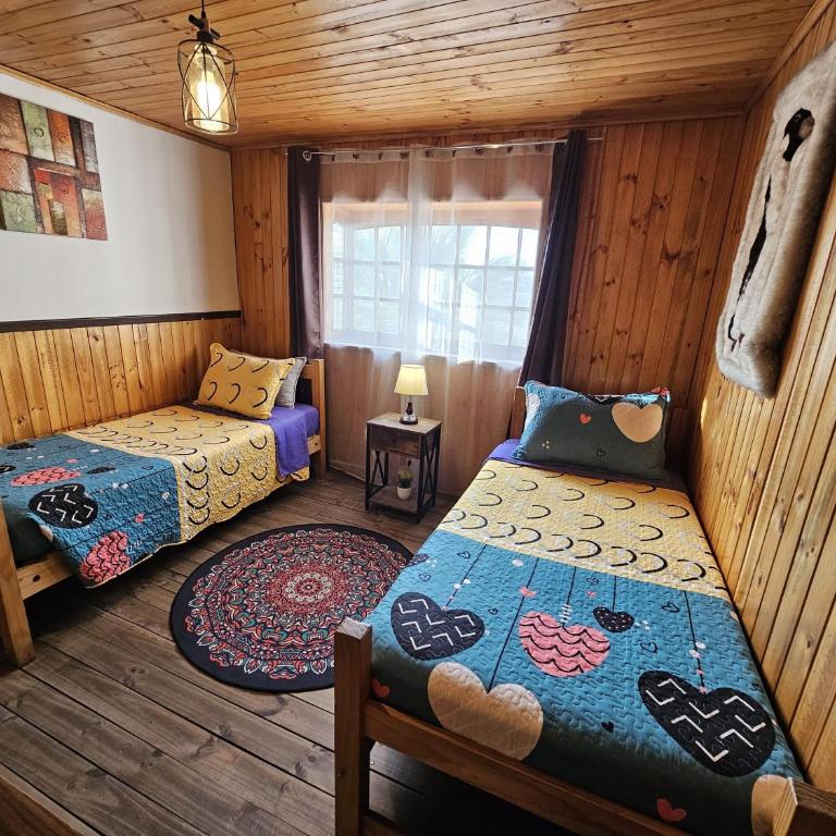 Hostal Sol y Luna - Descanso a 10 min del aeropuerto & Desayuno Incluido - Family Room with Shared Bathroom - 7