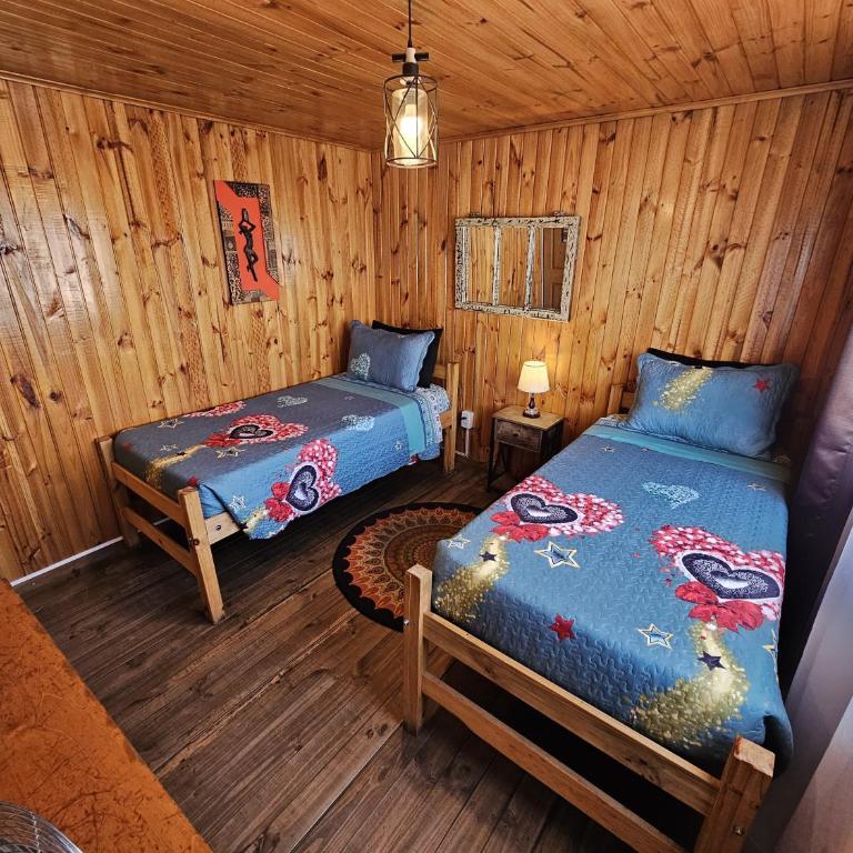Hostal Sol y Luna - Descanso a 10 min del aeropuerto & Desayuno Incluido - Family Room with Shared Bathroom - 9