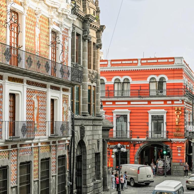 Vista en balcones a Casa Muñecos y Edif Francés - Apartamento de 2 dormitorios con balcón - 2