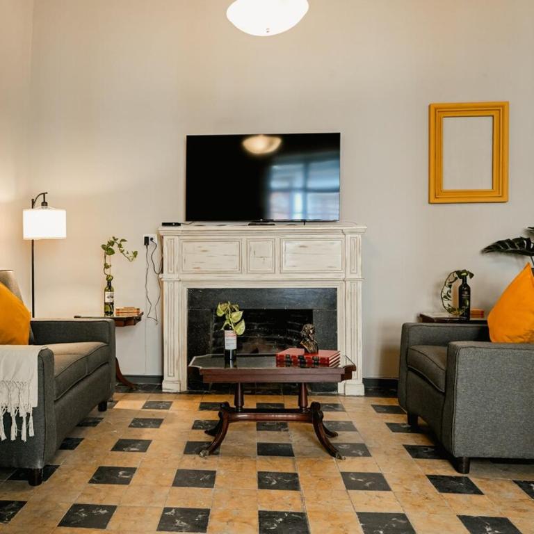 Vista en balcones a Casa Muñecos y Edif Francés - Apartamento de 2 dormitorios con balcón - 28