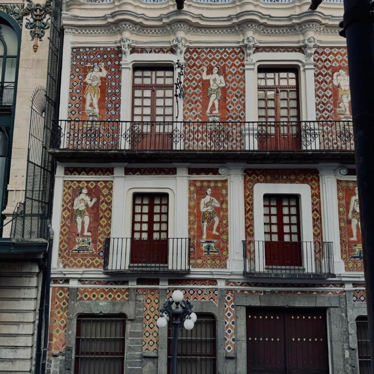 Vista en balcones a Casa Muñecos y Edif Francés - Apartamento de 2 dormitorios con balcón - 39