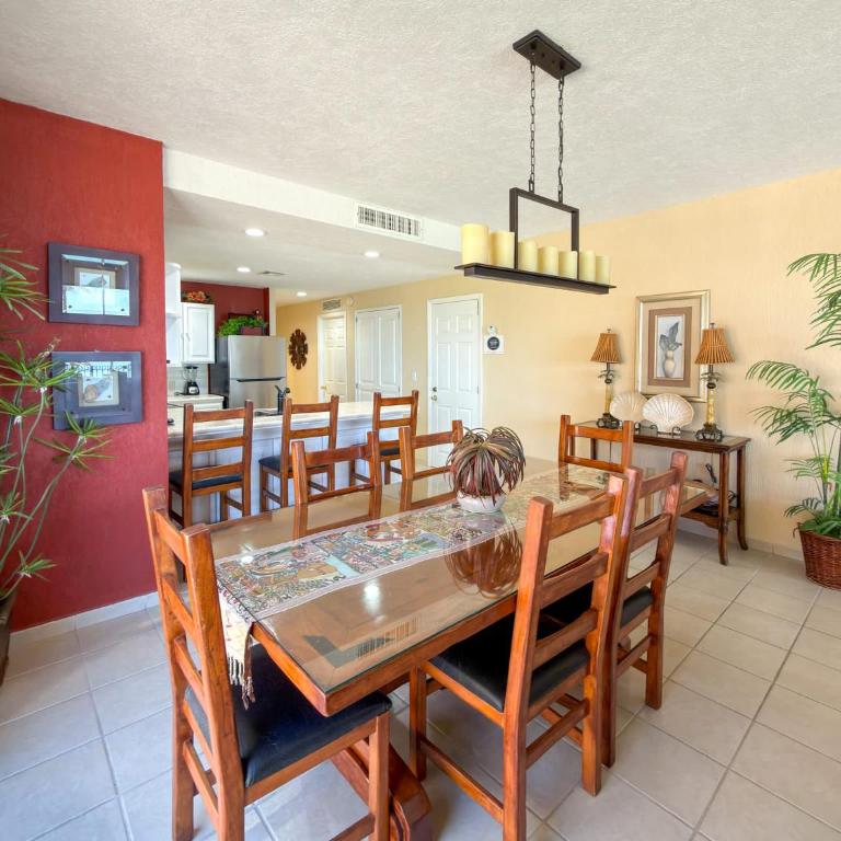 Relaxing Oceanview Condo Pools & Beach E210 - Apartamento - 13