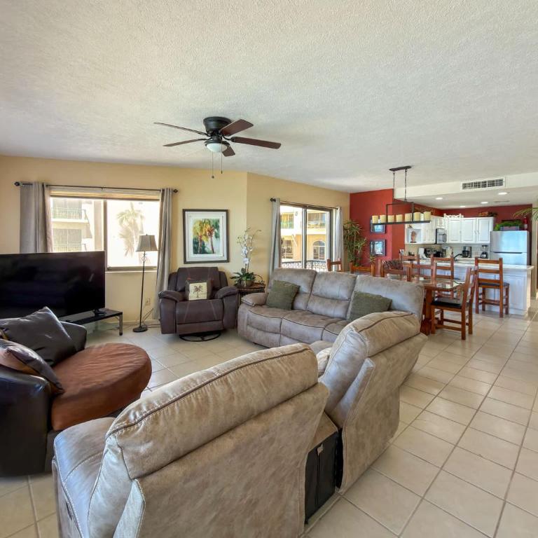 Relaxing Oceanview Condo Pools & Beach E210 - Apartamento - 14