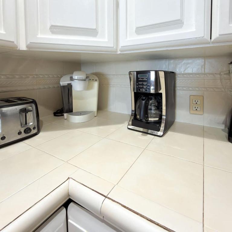 Relaxing Oceanview Condo Pools & Beach E210 - Apartamento - 20